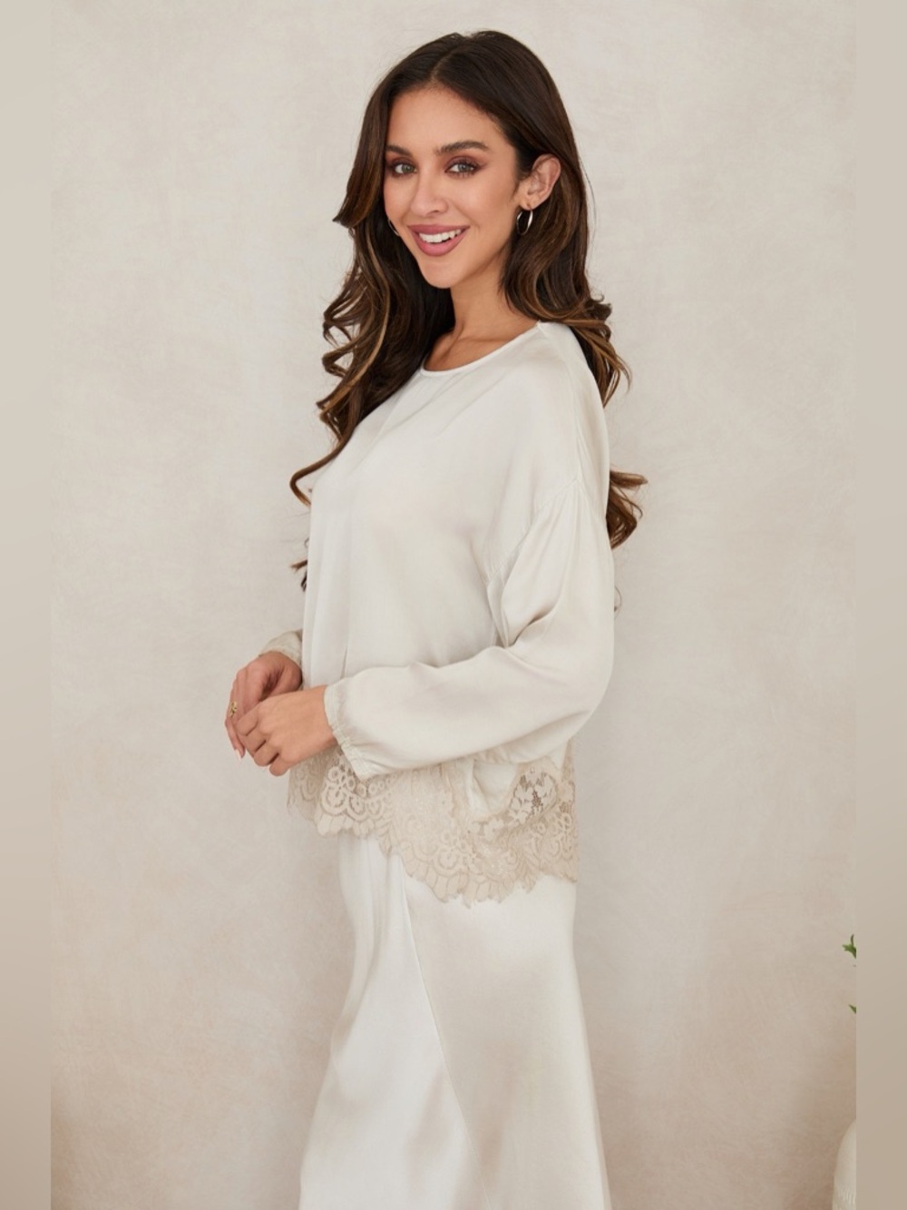 (235139/23239-SAL) LACE HEM VISCOSE CREW NECK LONG SLEEVE - Picture 3 of 6